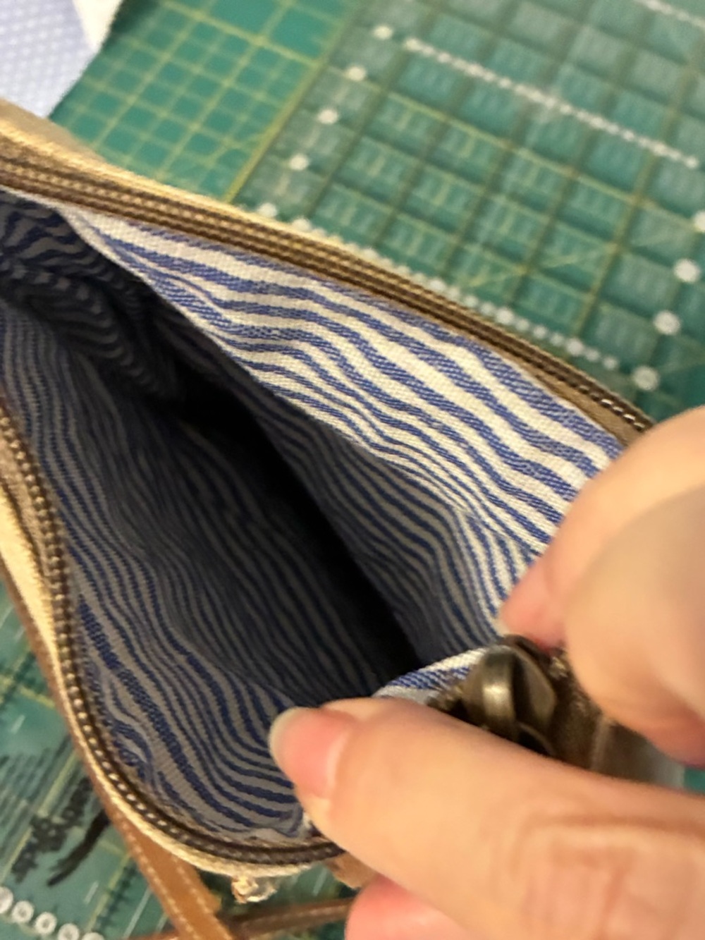 Clea Ray Aida Vintage-Inspired Tan Crossbody Bag View 5